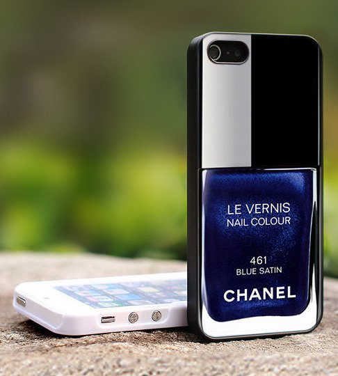 Панель для iPhone в виде лака Chanel