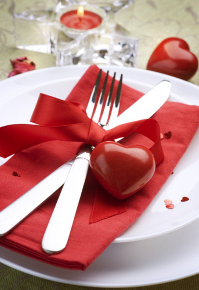 Идея сервировки стола ко Дню святого Валентина