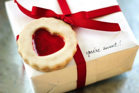 Упаковка подарка на День святого Валентина с «печеньем»