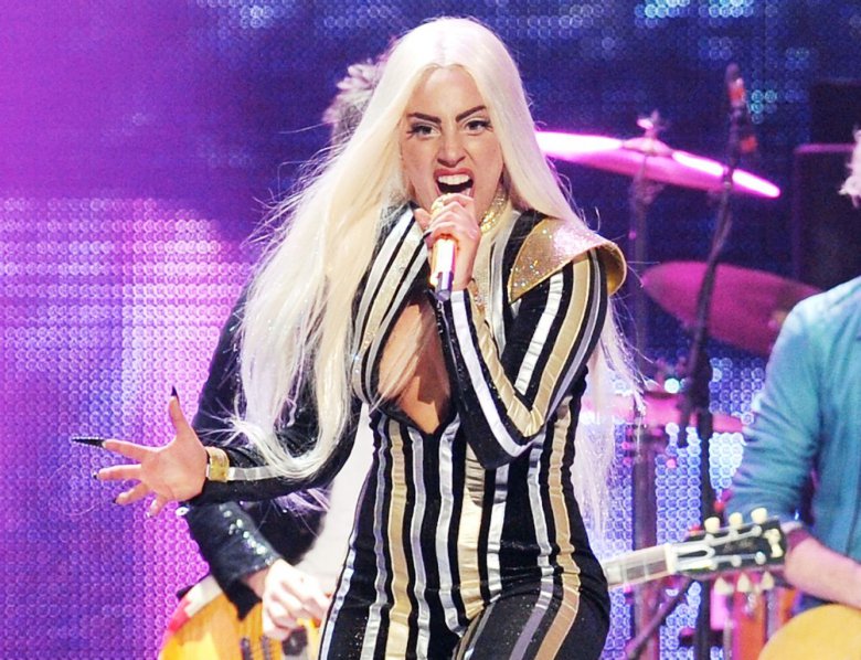 Леди Гага отложила 4 шоу в США: она не может ходить