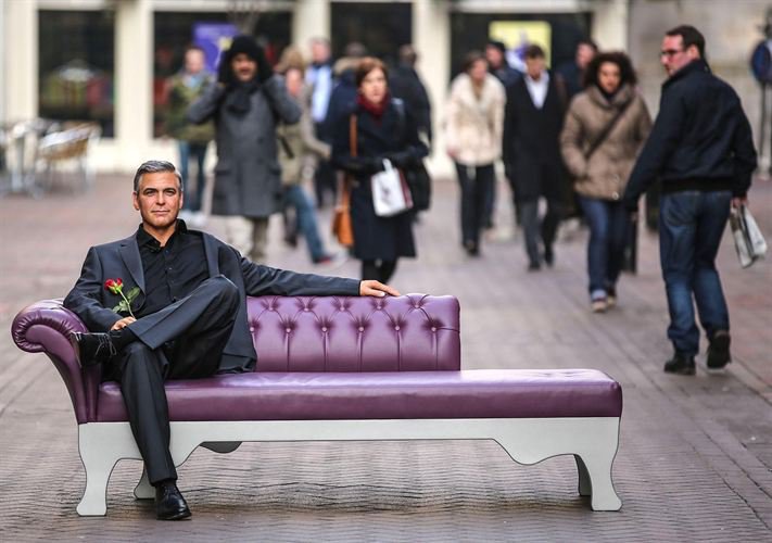 Восковой Джордж Клуни на улицах Лондона