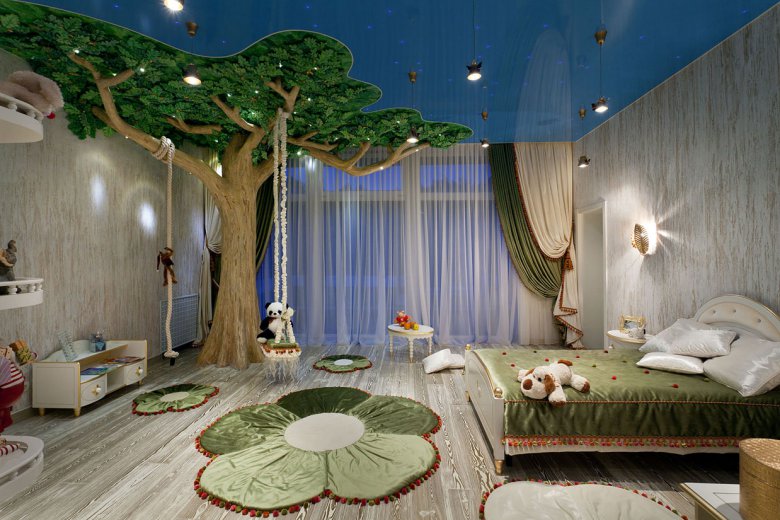 Детская комната с деревом