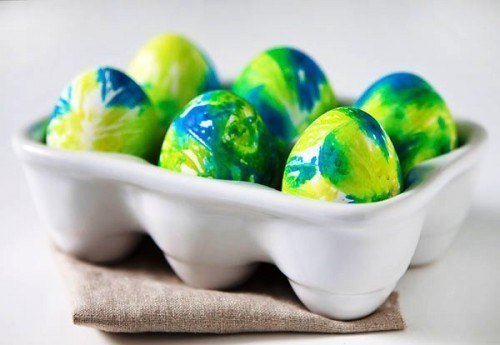 Оригинальный способ покрасить яйца на Пасху