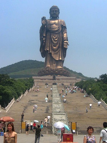 Самые высокие статуи мира: статуя Будды в Уси