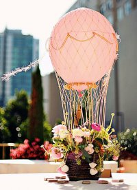 Оригинальная композиция для свадебного стола: воздушный шар