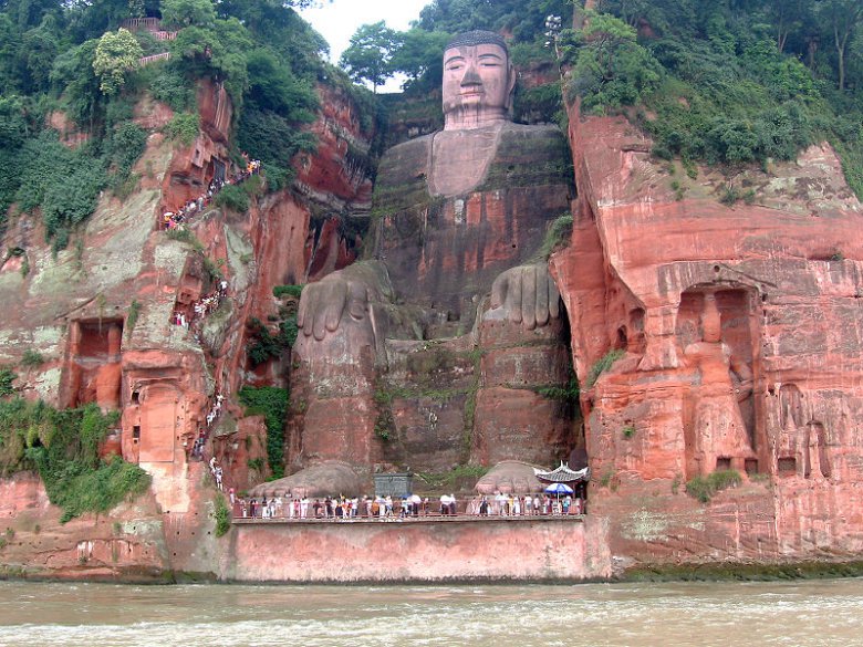 Самые высокие статуи мира: статуя Будды в Лэшане
