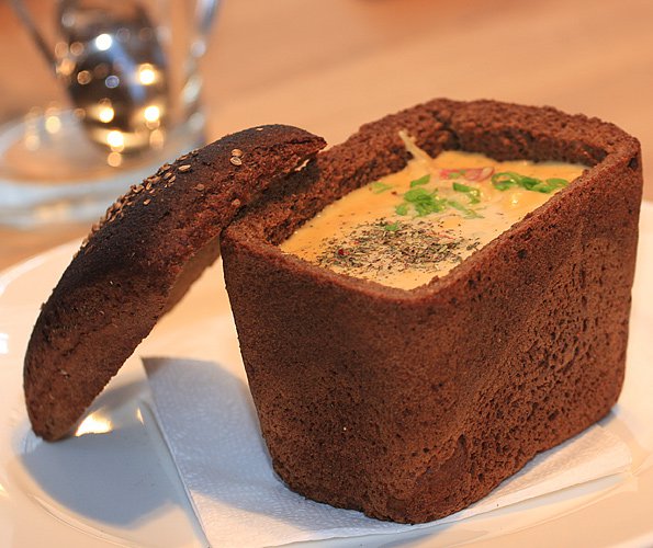 Грибной суп в хлебе