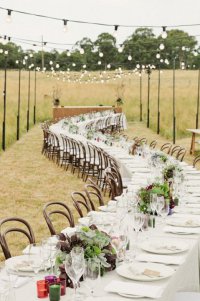 Рассаживаем гостей на свадьбе: общий длинный стол