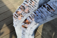 Как носить рваные джинсы