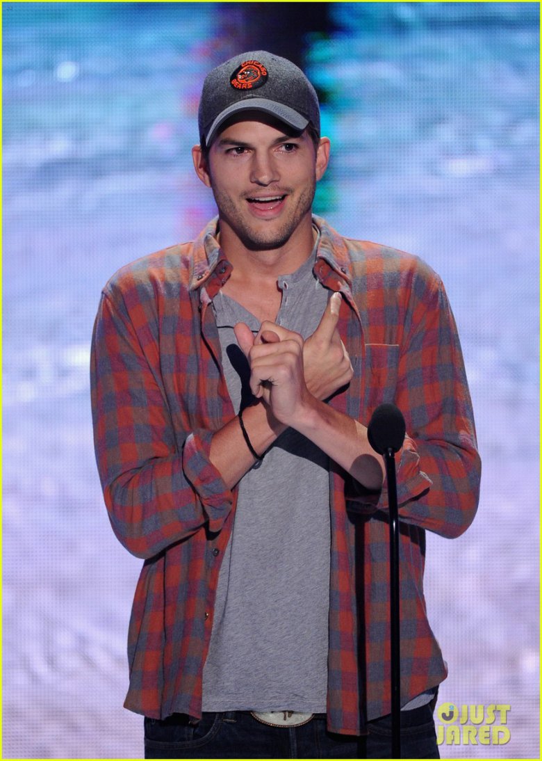 Эштон Кутчер раскрыл свое настоящее имя на Teen Choice Awards 2013