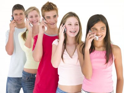 Когда покупать мобильный телефон подростку?