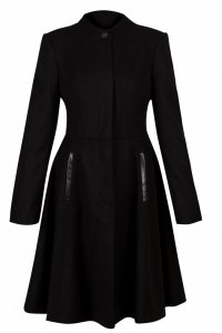 Черное осеннее пальто в стиле 70-х
