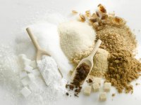 В чем разница между белым и коричневым сахаром?