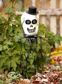 Тыква на Хэллоуин: скелет с головой из тыквы