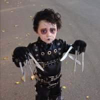 Детский Хэллоуин: маленький Эдвард Руки-ножницы