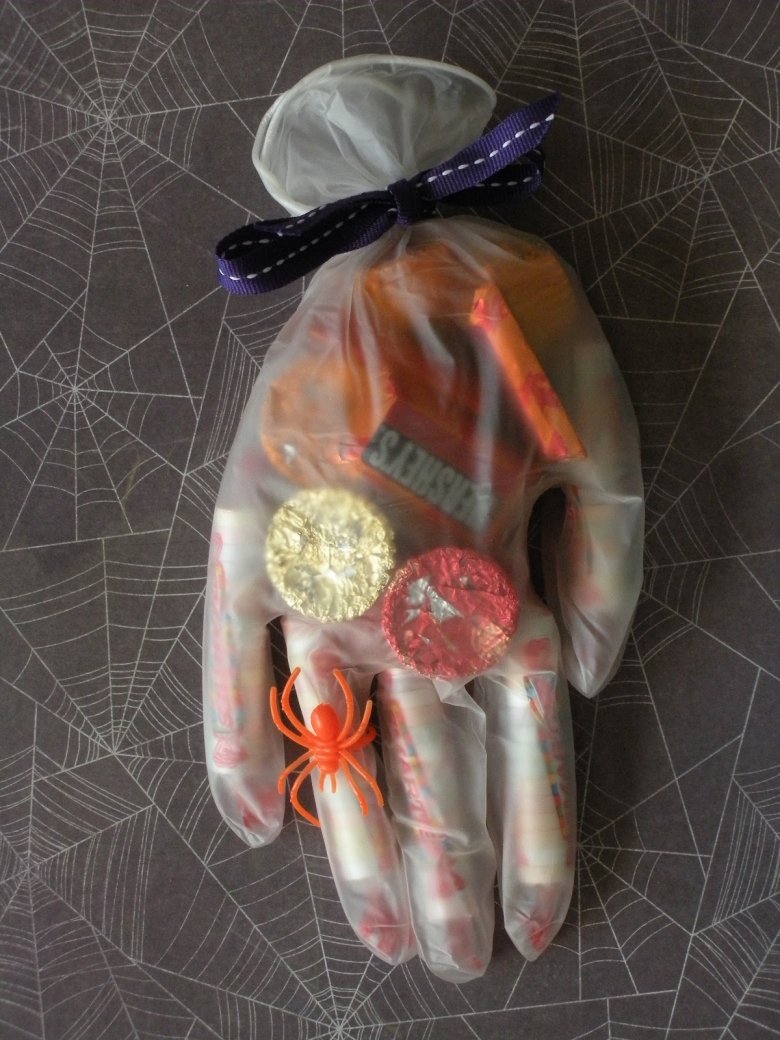 Простые мешочки для сладостей на Хэллоуин