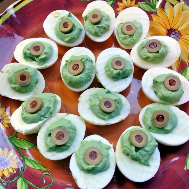 Закуска на Хэллоуин «Зеленые дьявольские яйца»
