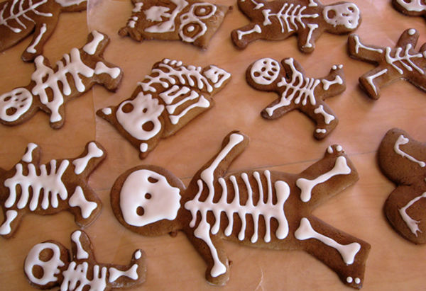 Простое печенье-скелеты на Хэллоуин