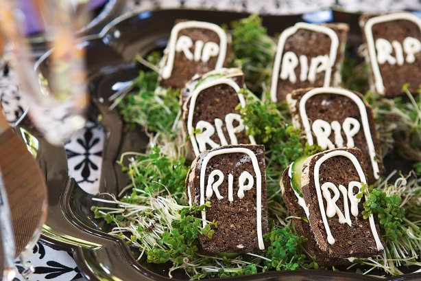 Кладбищенские бутерброды на Хэллоуин