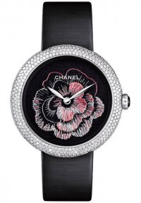 Часы с вышивкой на циферблате от Chanel