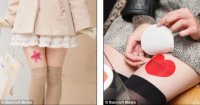 Япония: женские ножки как место для рекламы