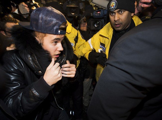 Джастин Бибер добровольно сдался полиции в Торонто