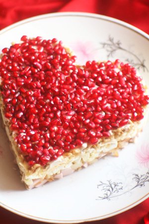 Салат на День святого Валентина «Гранатовое сердце»