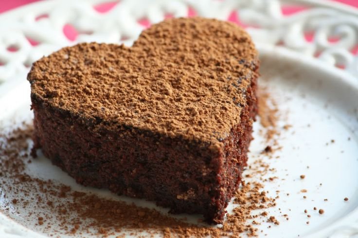 Шоколадное пирожное на День святого Валентина