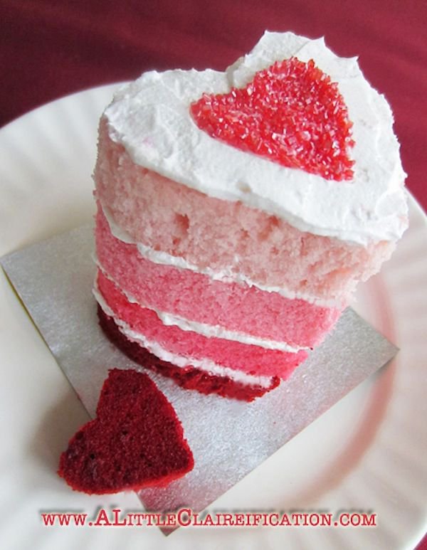 Пирожное на День святого Валентина «50 оттенков розового»