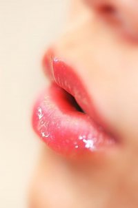 Что делать, если обветрились губы