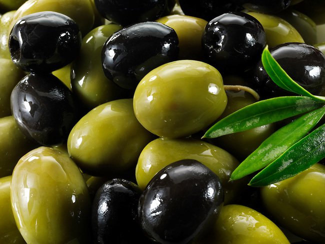 Какая разница между оливками и маслинами?