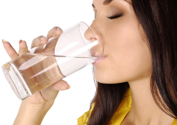 Пить или не пить: как вода сочетается с едой