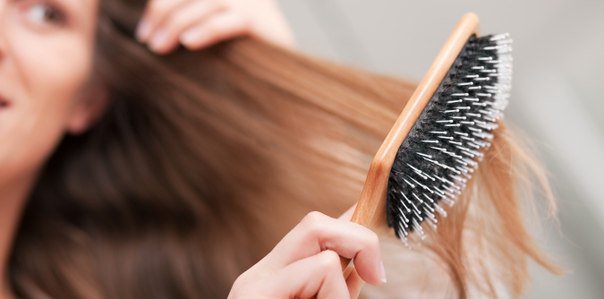 Как чистить расческу для волос