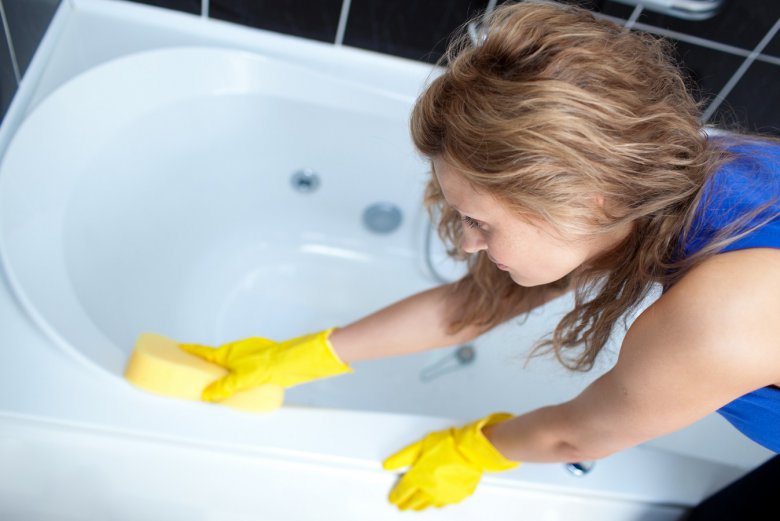 Как почистить акриловую ванну