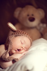 Как правильно уложить уснувшего малыша