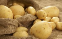 Как справиться с жирностью волос с помощью картофеля