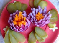 Хризантема из лука для украшения блюд