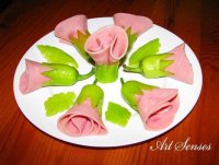 Идея для украшения праздничного стола: цветы из колбасы