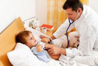 Что делать, если ребенок боится врачей?