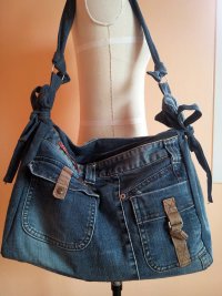 Апсайклинг: новая сумка из старых джинсов